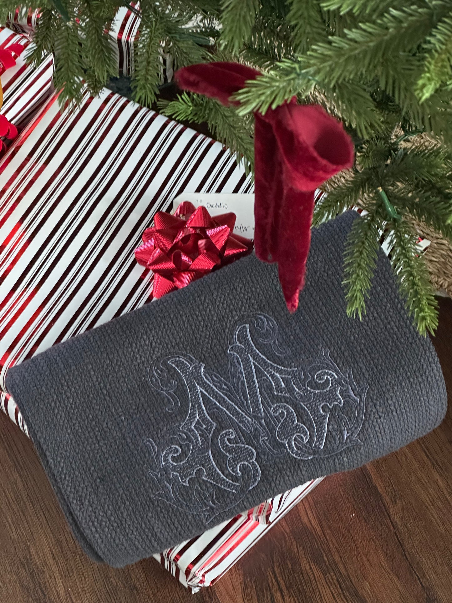 Embroidered Chic Table Runner